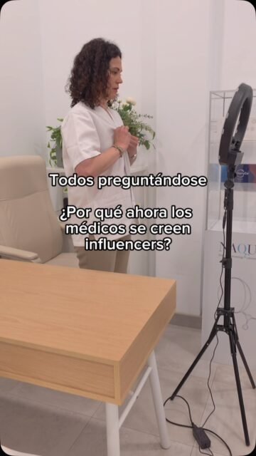 😅 No sé si los médicos nos estamos convirtiendo en influencers…

Pero si las dudas sobre alopecia, caída capilar y salud del cuero cabelludo están en redes, probablemente nosotros también deberíamos estar aquí.

🧠 Para explicar.
 📚 Para informar.
 👩🏻‍⚕️ Y para que tomar decisiones sobre tu pelo sea un poco más fácil.

💬 ¿Qué tema te gustaría que explicara en un próximo vídeo?

#MedicinaCapilar #Tricologia #Alopecia #CaidaDelCabello #SaludCapilar
